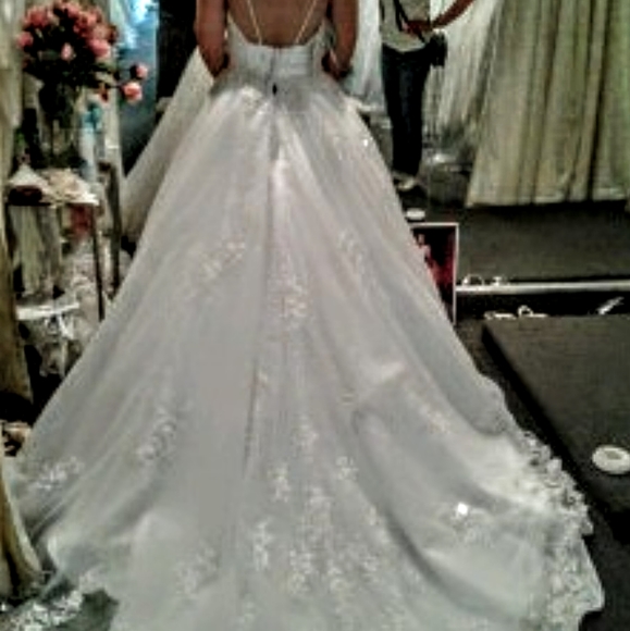 Wedding dress - Picture 3 of 4